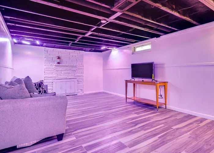 Holiday home Pet-friendly With Fireplace About 9 Mi To Dtwn!