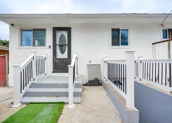 Pet-friendly With Fireplace About 9 Mi To Dtwn!