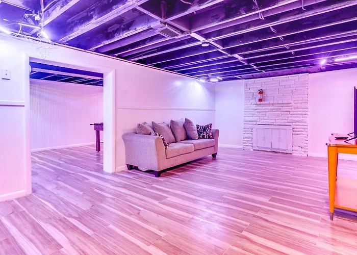 Pet-friendly With Fireplace About 9 Mi To Dtwn! Columbus