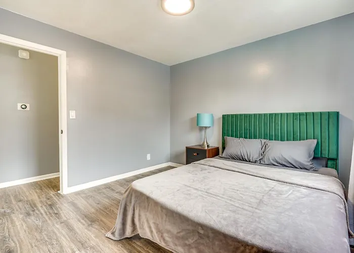 Pet-friendly With Fireplace About 9 Mi To Dtwn! Columbus