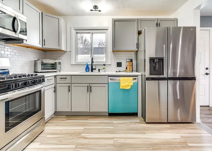 Pet-friendly With Fireplace About 9 Mi To Dtwn! Columbus